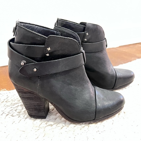 Rag & Bone Harrow Leather Ankle Boot in Black (size 36.5/6). Good Used Condition - Picture 2 of 6